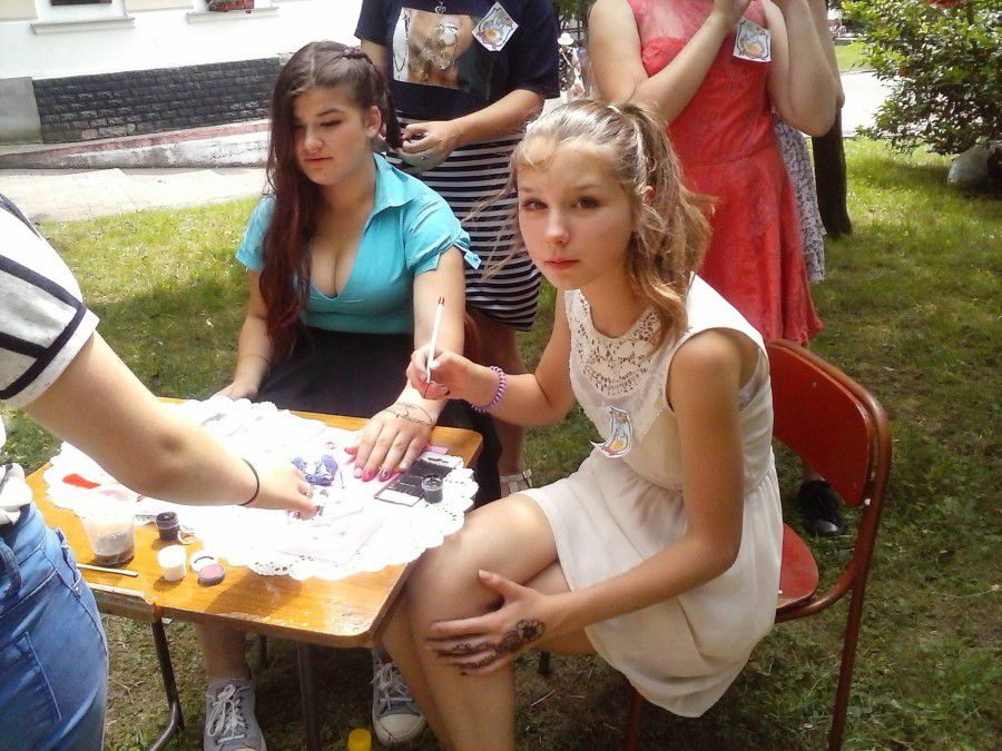 На площі Героїв знайдеться майстер і для шанувальників бодіарту | Фото: Христина Струтинська