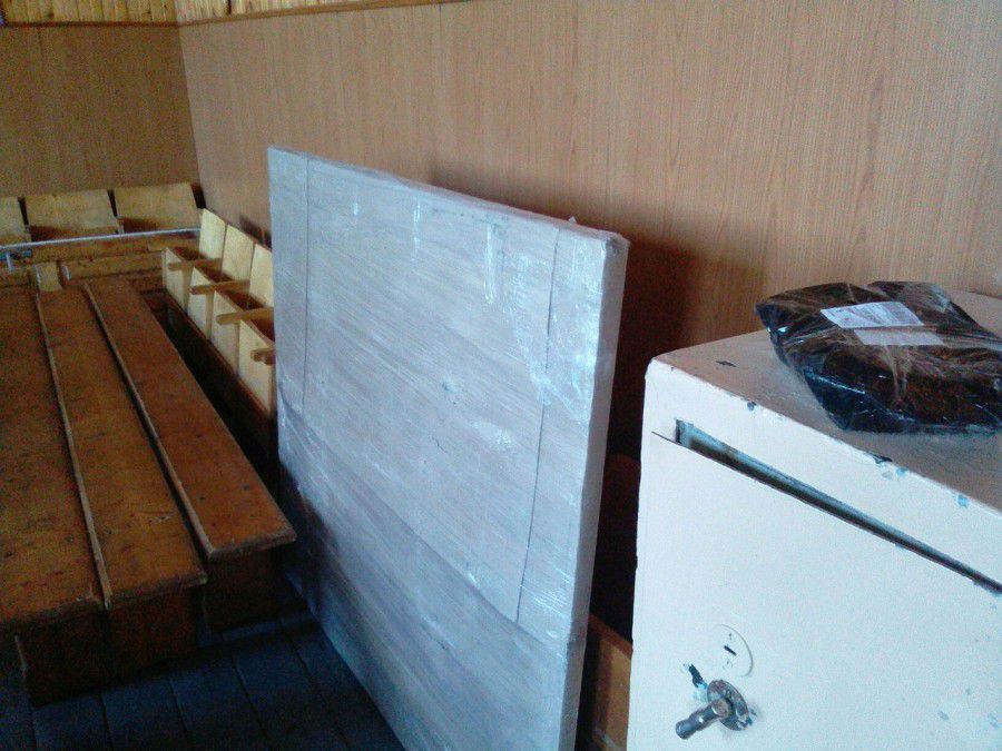 Наразі тенісний стіл чекає на своє встанволення у Народному домі Загір'я