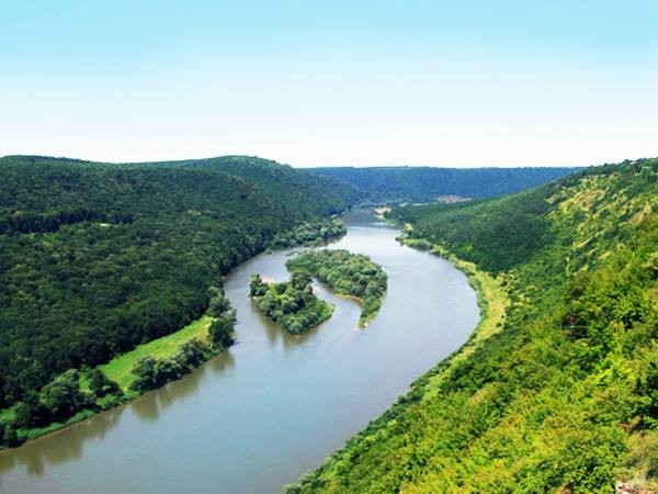 Дністровський каньйон - одне із семи чудес України і чудове місце для проведення літньої відпустки 