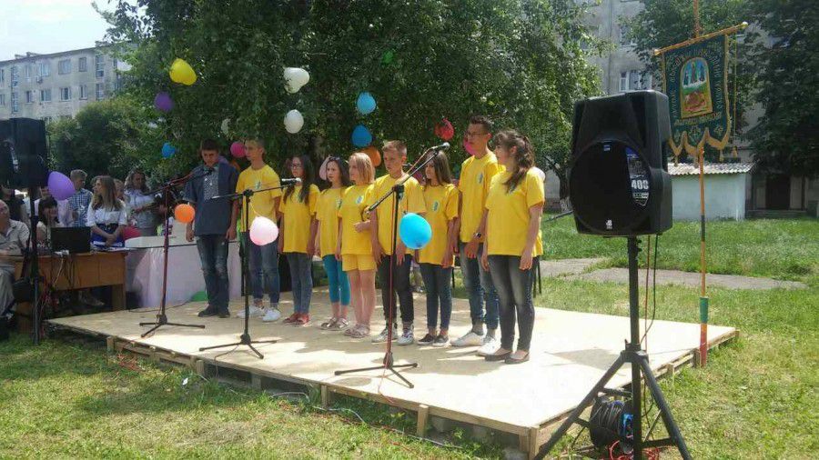 Метою виступу волонтерів була популяризація здорового способу життя та профілактика негативних явищ