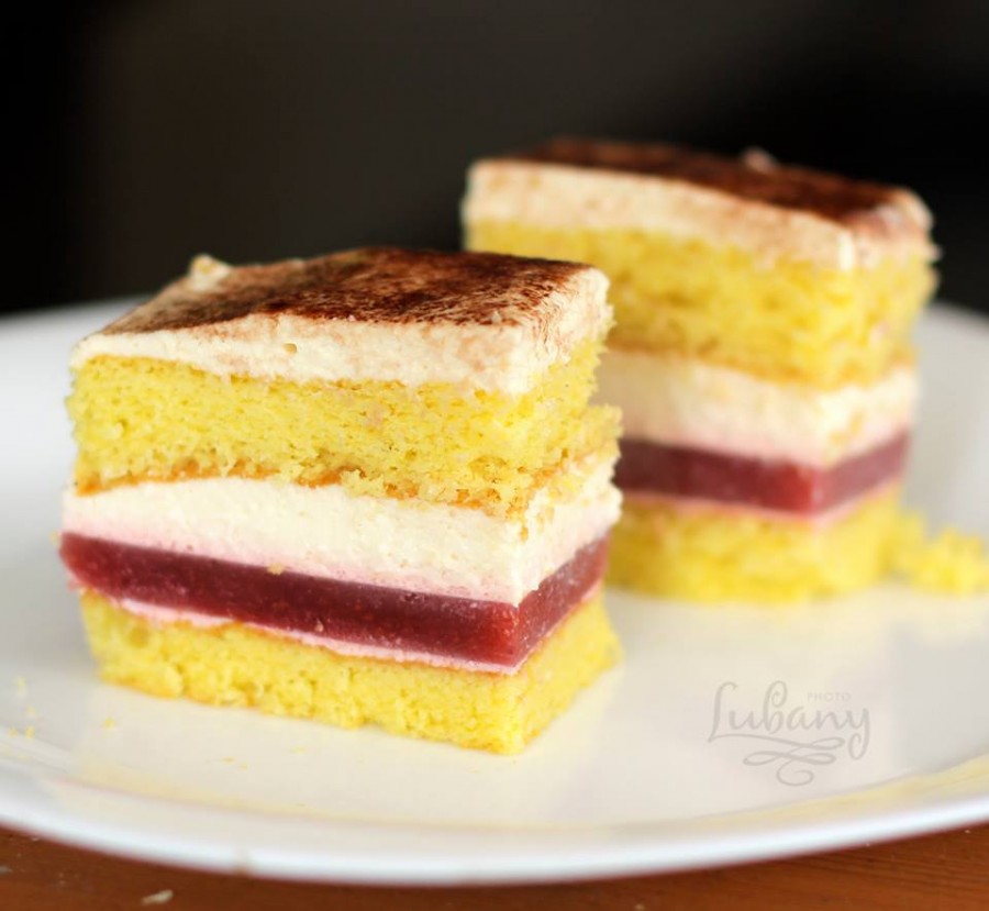 Фруктовий шар з полуниці можна замінити на будь-яку смачну ягоду-фрукт за вашим смаком