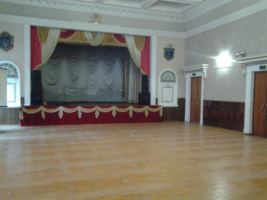 Наразі демонтовано лише крісла | Фото: Виктор Левченко