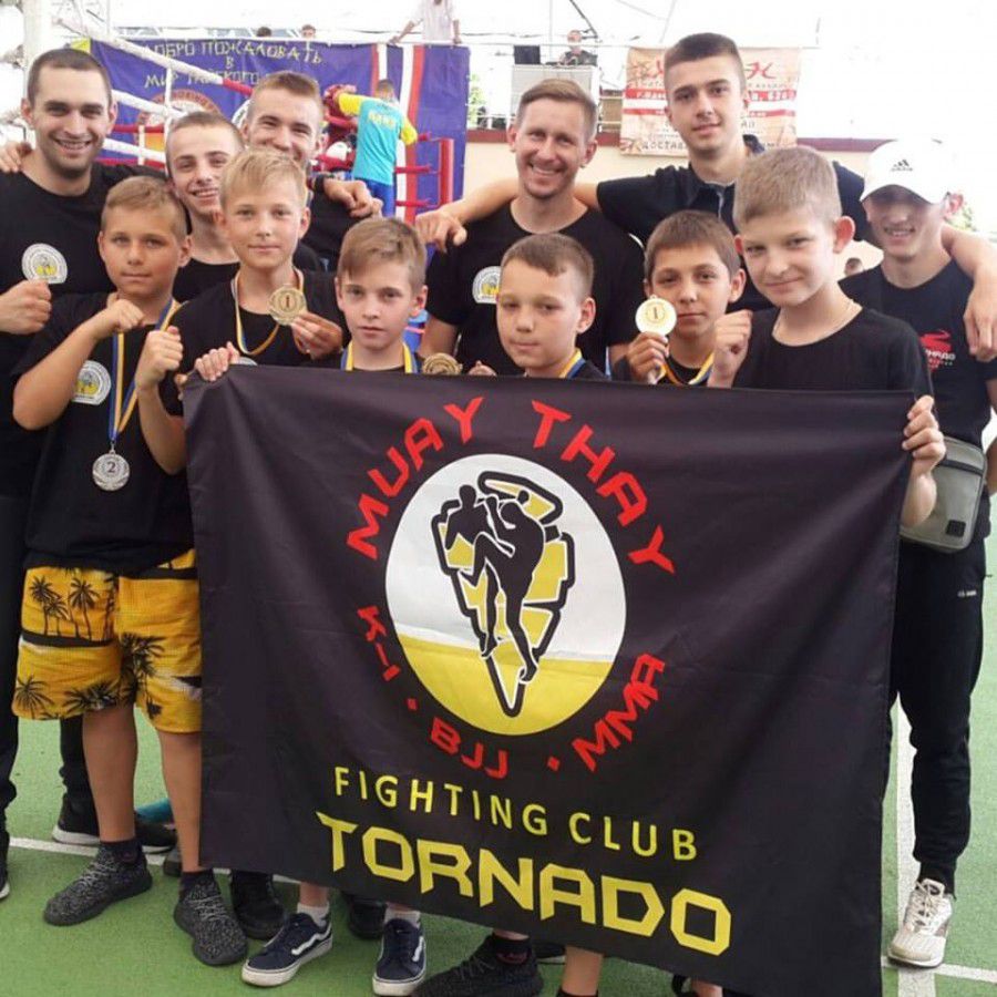 Команда із Калуша &mdash; вихованці спортивного клубу "Торнадо". У складі команди на чемпіонаті України побува