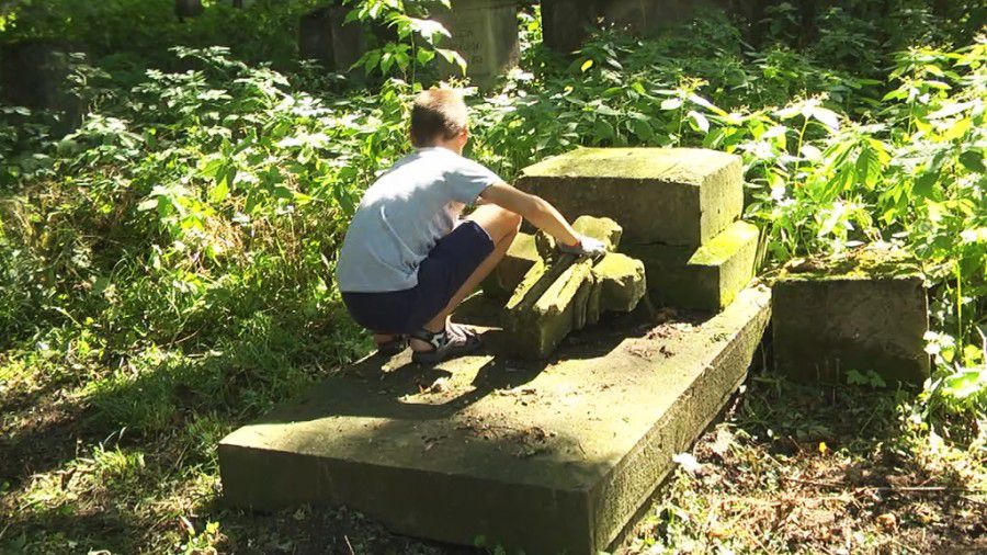 До 18 липня поляки та коломияни прибиратимуть польський цвинтар | Фото: ntktv.ua