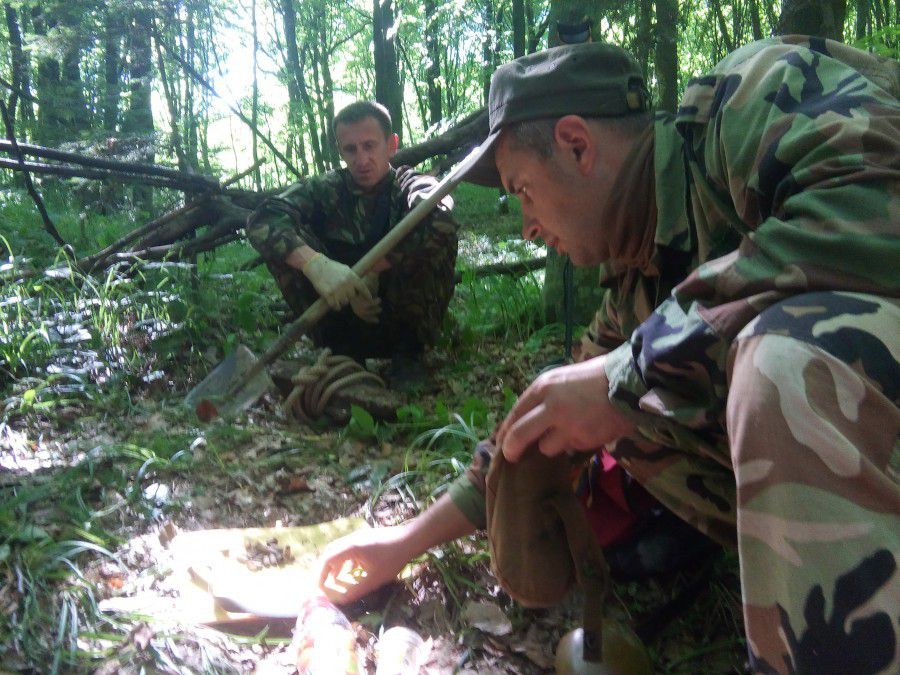 Розкопки тривали 2 дні, проте від криївки майже нічого не залишилося  | Фото: з архіву "Вікон" 