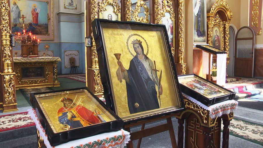Наприкінці дня ікони з мощами роз'їдуться по єпархії | Фото: ntktv.ua
