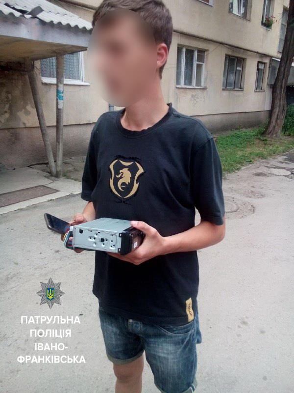 Спільники кинули злодія і чкурнули з місця крадіжки. Проте згодом зголосилися до поліції