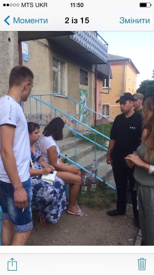 На вулиці Підвальній, 8 було виявлено групу дорослих осіб, які на лавочці розпивали слабоалкогольні напої