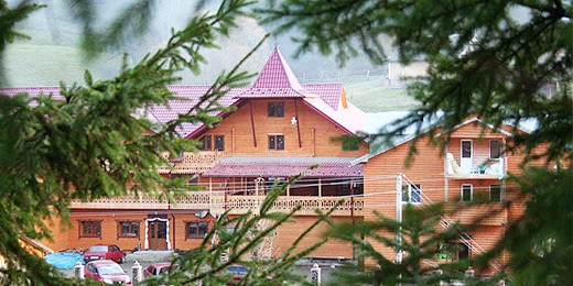 Всього у відпочинковому закладі "Сяйво Карпат" перебувало близько 80 осіб. Причина отруєння людей встановлюєть