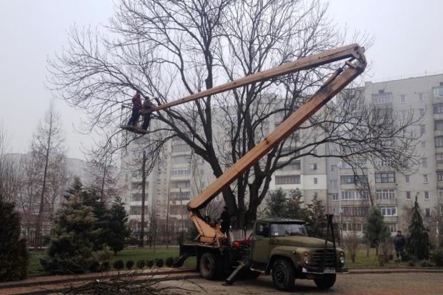 Автовишці КП "Калушавтодор" "виповнилося" 42 роки  | Фото: з архіву "Вікон" 