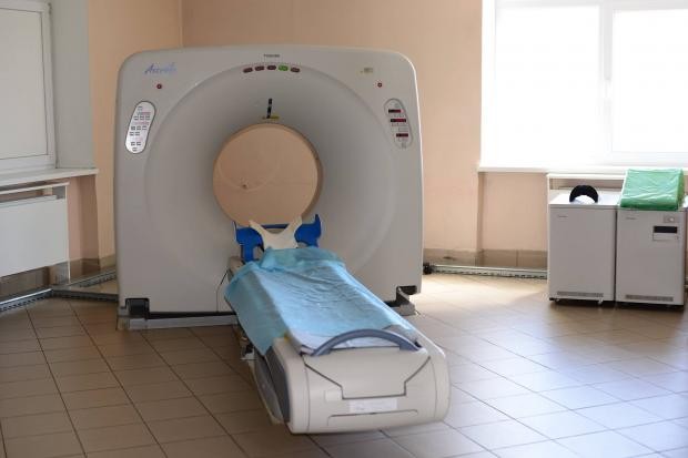 Поки у Калуській ЦРЛ не працює комп'ютерний томограф, пацієнти проходять обстеження у міській поліклініці  | Фото: 