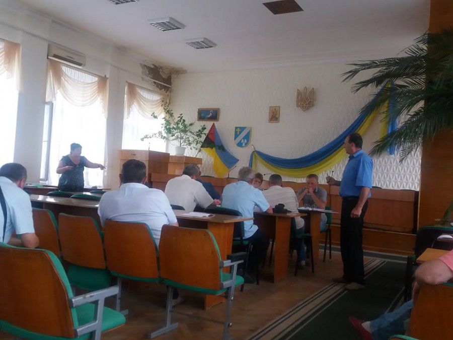 Наталія Бабій та Михайло Срібняк під час суперечки  | Фото: "Вікна" 