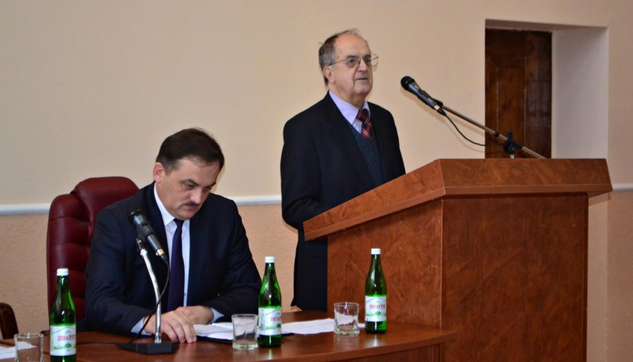 Роман Кондрат (за трибуною) у 2006 році став лауреатом Державної премії України в галузі науки і техніки