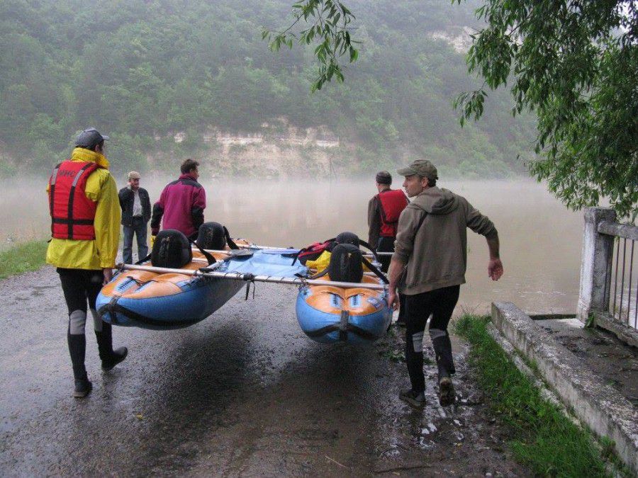Гірські рятувальники допомагають не тільки в горах туристам, але і під час стихійних явищ
