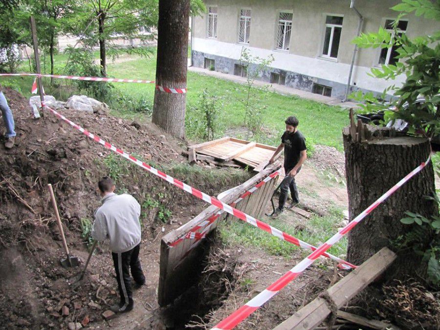 Василь ФІцак всі знахідки описує в щоденнику, фотофіксує і готове приносить до музею | Фото: Василь Фіцак