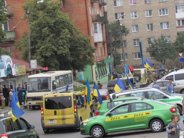 До Дня прапора у Калуші буде організований традиційний автопробіг вулицями міста | Фото: з архіву