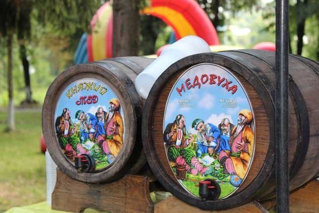 Гостей щедро частуватимуть та розважатимуть | Фото: з архіву