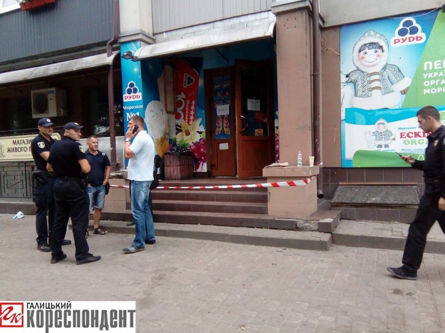 За словами свідків, стрілець втік на авто Mitsubishi Lancer