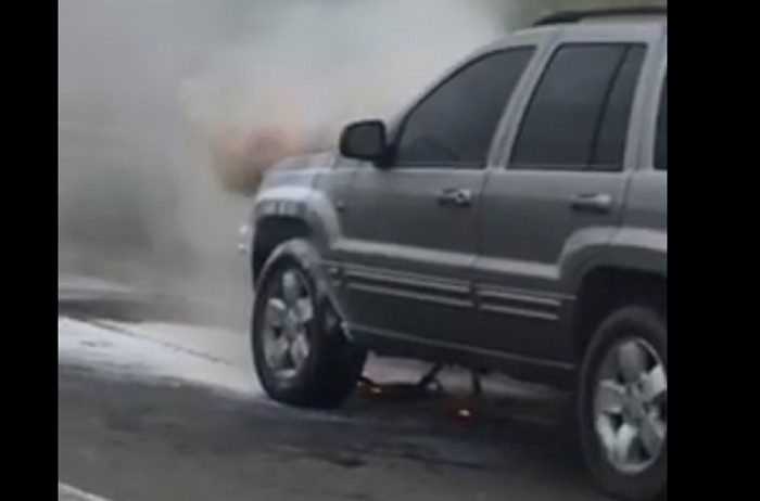 Калушанин припускає, що після такої пожежі позашляховик у кращому разі здадуть на шрот, адже під капотом вигоріло абсолю