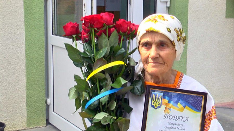 Все життя жінка важко працювала і навіть після 80-и річчя хоче продовжувати роботу в амбулаторії