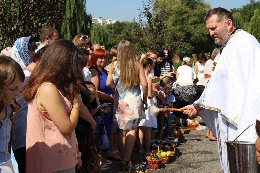 Народну назву &ndash; Яблучний Спас &ndash; свято отримало через те, що у цей день освячується виноград нового врожаю та