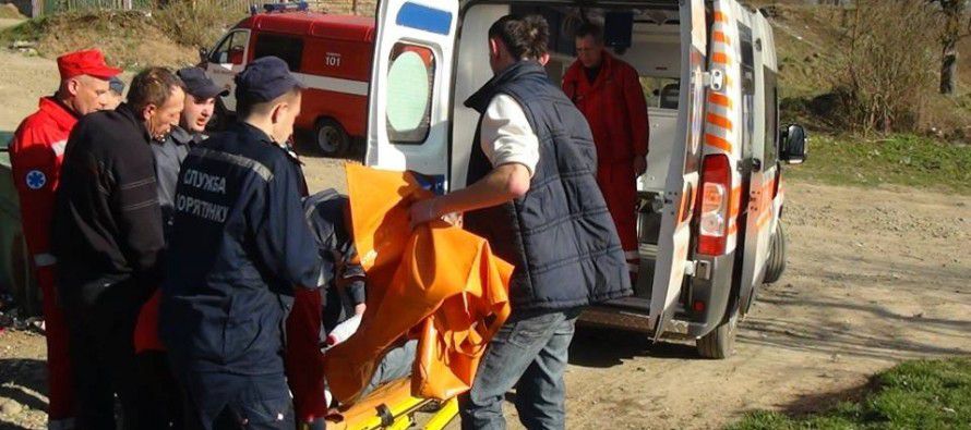 Ілюстрація. Важкохворий, яокго треба було знести з третього поверху, важив 130 кілограмів