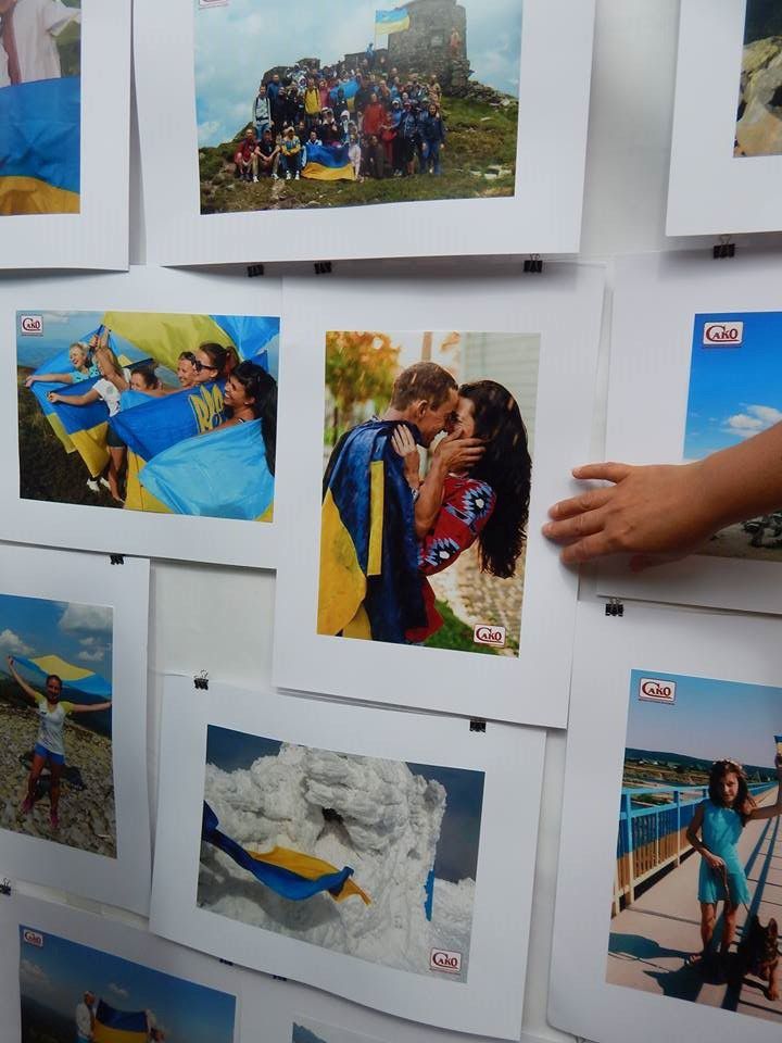 Фото закоханих перемогло у конкурсі &laquo;Прапор свій здіймаєм гордо!&raquo; | Фото: Світлана Небилович