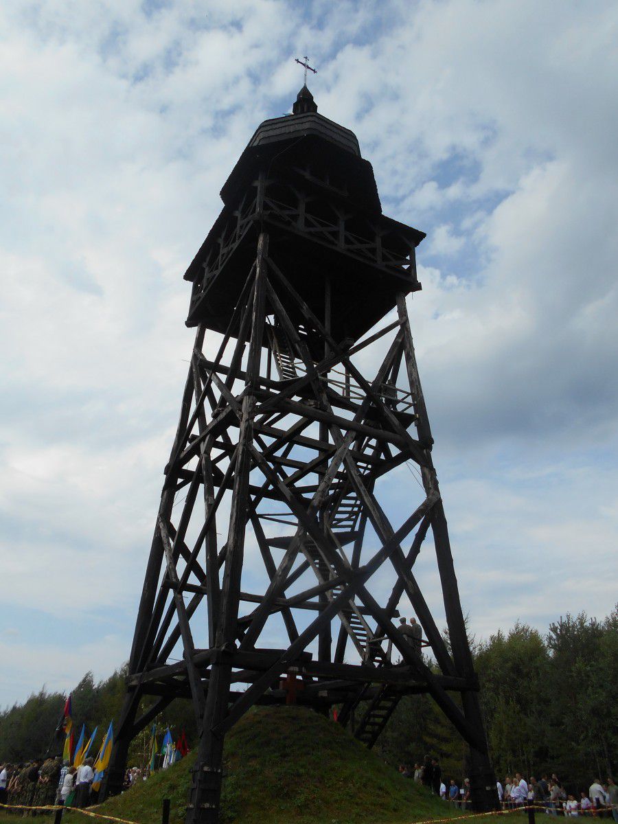 У 1943 році на горі Діл відбувся запеклий бій між 105-ма бійцями ОУН-УПА та 3000 німецьких загарбників