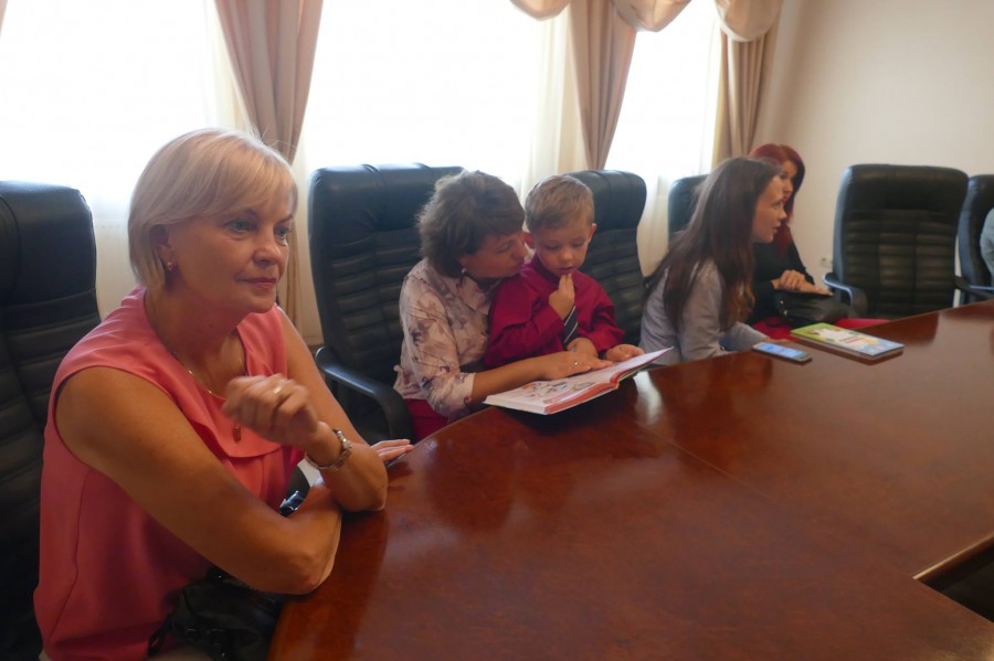 Під час прес-конференції. Видавництво готове залучати і вчителів, і переможців олімпіад