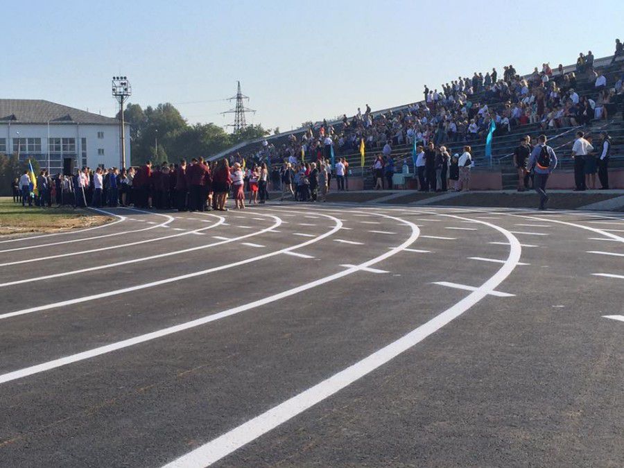 Розмітка є, але роботи не завершені. Потрібне ще гумове покриття