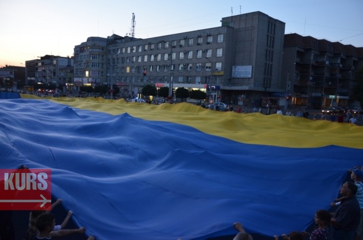 Вага прапору 300 кілограмів | Фото: сайт Курс