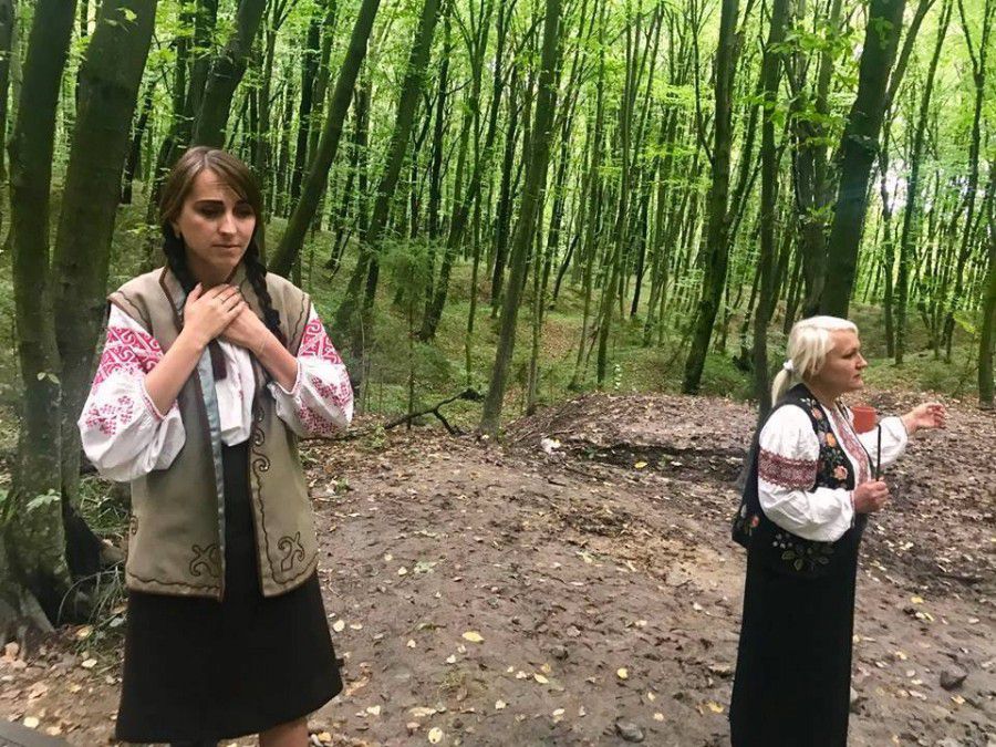 Акторки народного театру "Легенда" перевтілилися у зв'язкових українських підпільників