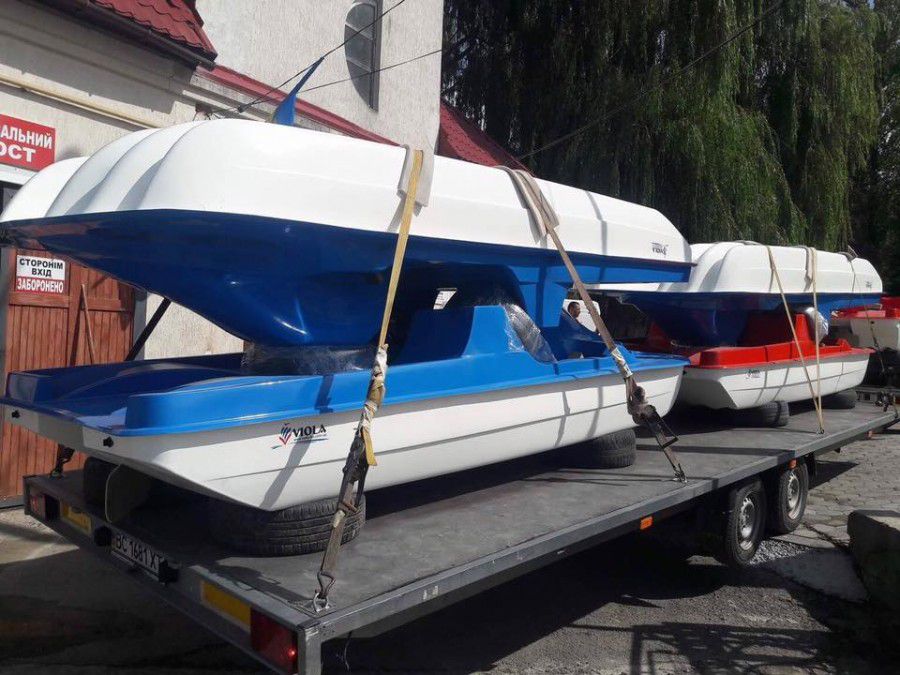 Погода сприяє відпочинку на міському озері. Тим паче, катамарани сьогодні &mdash; безкоштовні