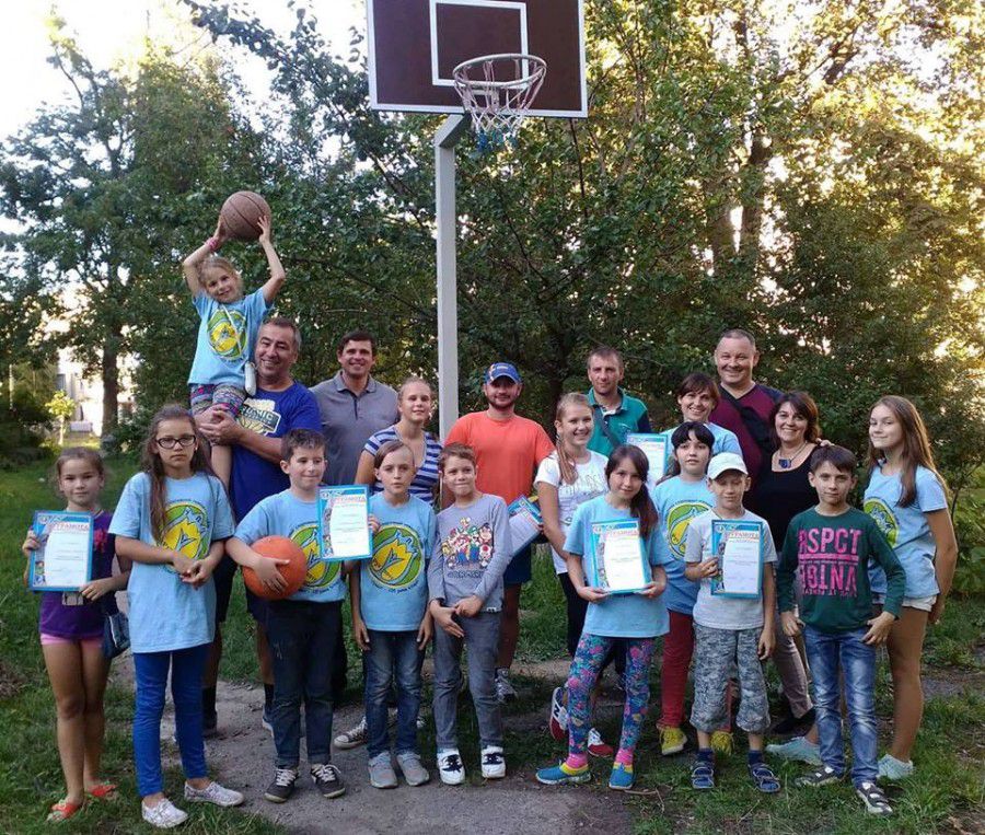 Поділ учасників відбуватиметься на жіночу і чоловічу групу &mdash; у семи вікових категоріях