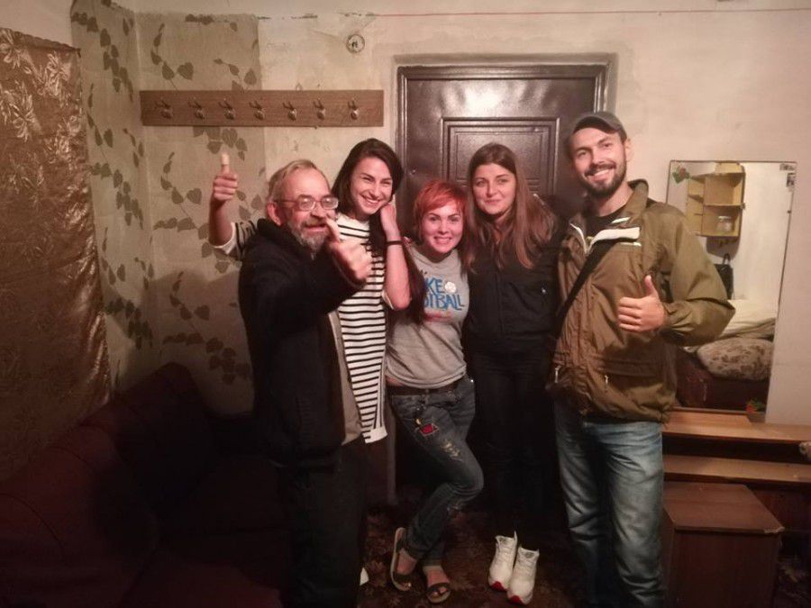 Друзів і рятівників старенький безхатько знайшов несподівано | Фото: Михайло Слободяник