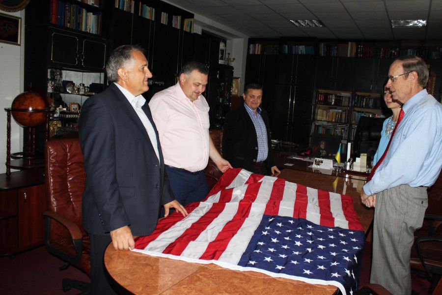 Цей прапор США був встановлений над Капітолієм у Вашингтоні 23 червня 2017 року на честь ветерана Другої світової війни,