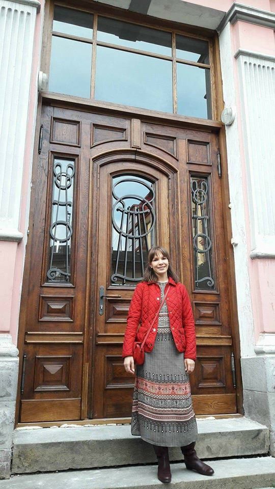 Дубові двері повернулися на своє місце замість пластикових завдяки Марії Козакевич