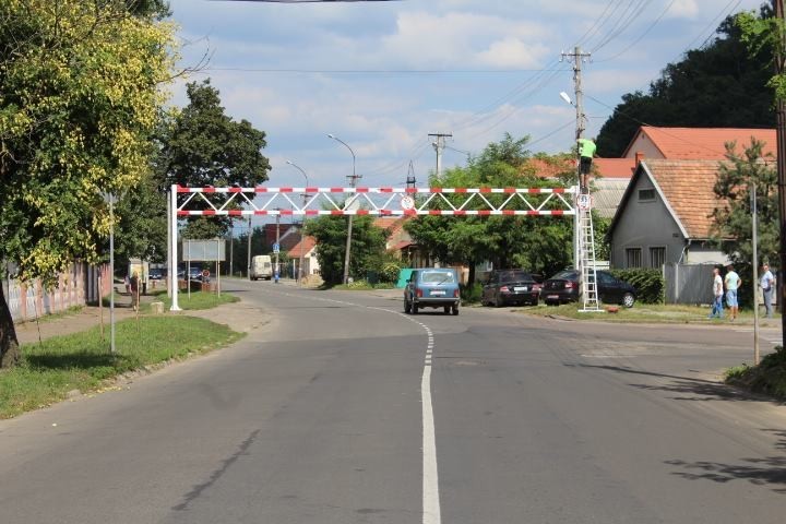 Порятунком від руйнування доріг Калуша могли б стати спеціальні "рамки" для обмеження висоти великогабаритного