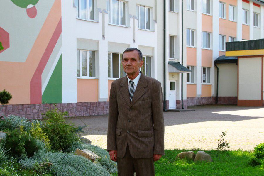 Як директор новітнього закладу Дмитро Бахматюк не тільки шукав шляхи становлення особистості, а й формував зі своїм коле