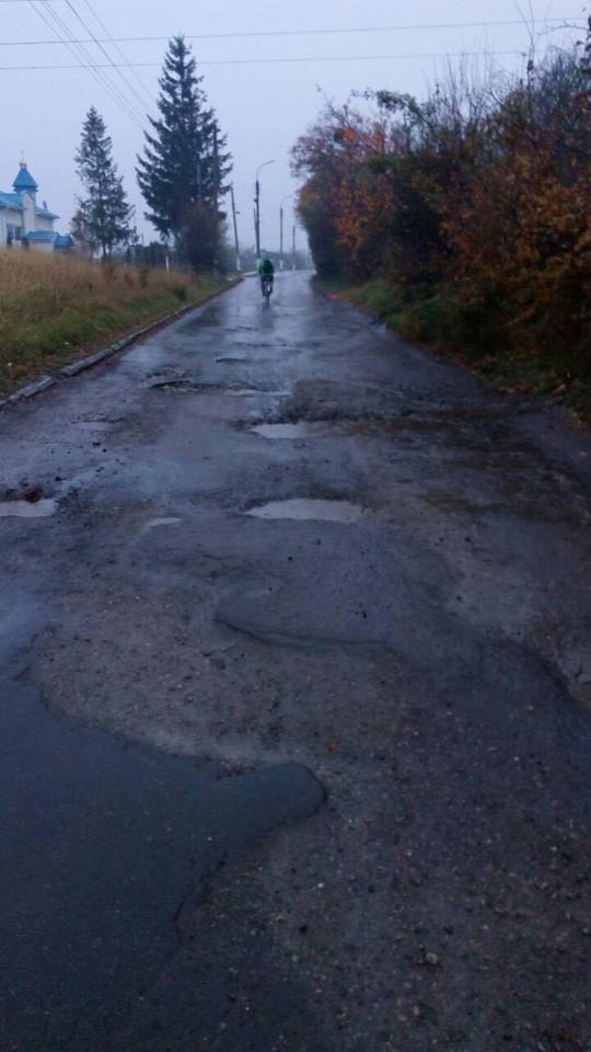 Так нині виглядає дорога від церкви Святого Духа до міського цвинтаря