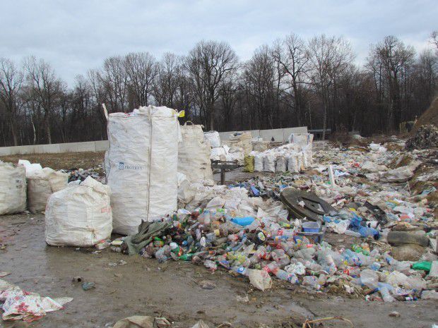 Полігон у Калуші щодня приймає кількасот кубометрів сміття | Фото: з архіву "Вікон"
