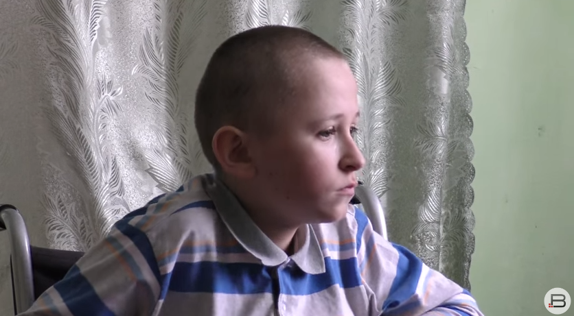 Володя понад усе мріє стати на ноги