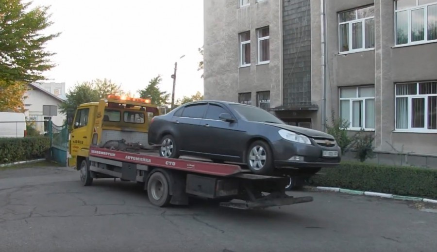 Нещодавно автівку-двійника намагалися перемістили зі службового гаража у невідомому напрямку