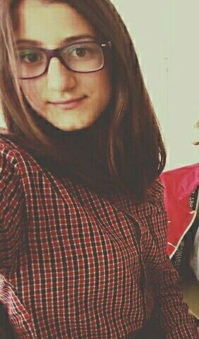 Неповнолітня просто з сільської школи вирушила у Чернівці