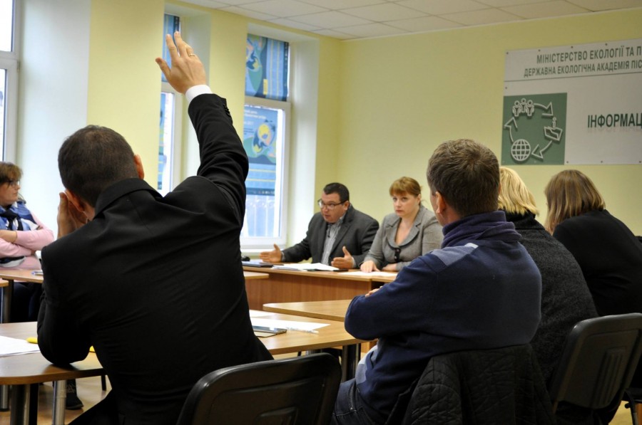 На засіданні представники Мінприроди представили на розгляд пропозиції до проекту Порядку проведення громадських слухань