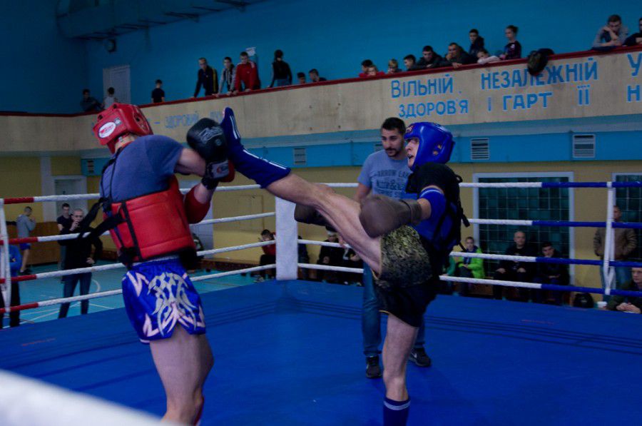 Муей Тай також називають &laquo;боксом восьмируких&raquo;, тому що в ньому широко та різноманітно використовуються руки,