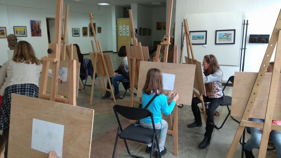 Наразі вартість однієї години навчання з однієї дитини буде складати 10 гривень згідно із затвердженими платними послуга