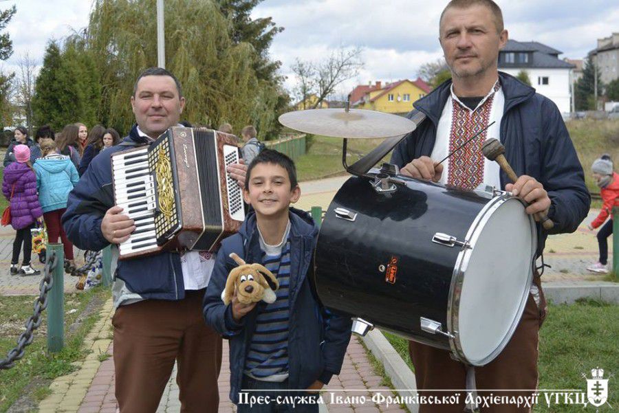 У подорож гірською місцевістю поїхали діти учасників АТО, переселенців, діти з малозабезпечених та багатодітних сімей