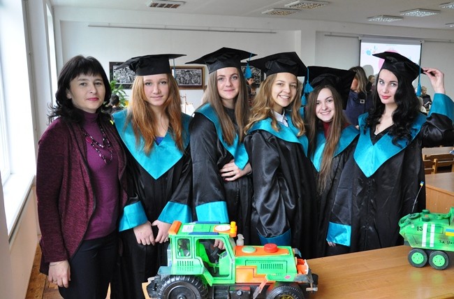 Університет обдарованої дитини зібрав школярів на свято "Цікаві канікули". 