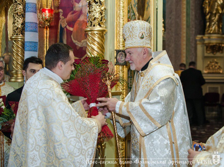 Я дякую Богові за сьогоднішній день, за те, що дає мені відвагу йти вперед та підтримує у важких хвилинах мого служіння,